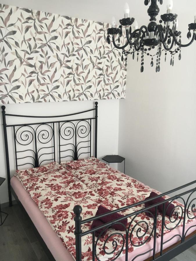 Apartman Mercedes Seghedin Exterior foto